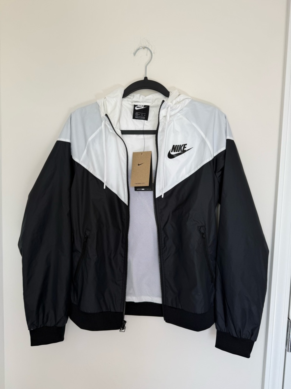 NWT Nike Women's Sportswear Windrunner Black/White Hooded Jacket Size XS - Picture 10 of 11